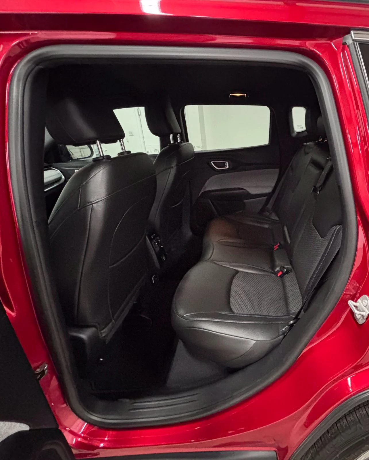 Used 2025 Red Jeep Latitude image 21