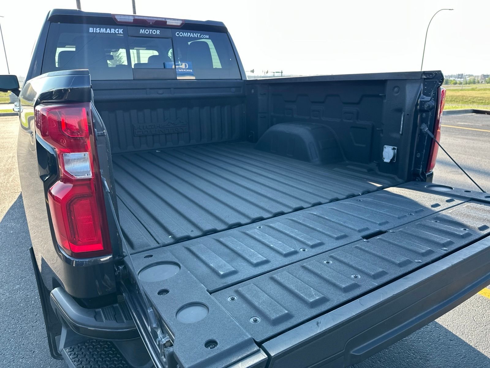 Used 2022 Gray Chevrolet High Country image 32
