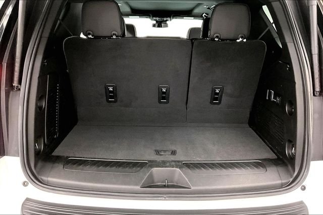 Used 2025 Summit White GMC Elevation image 43