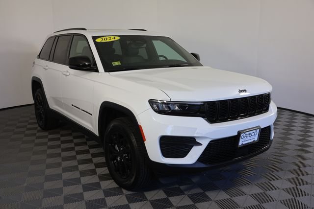 Used 2024 White Jeep Altitude X image 1