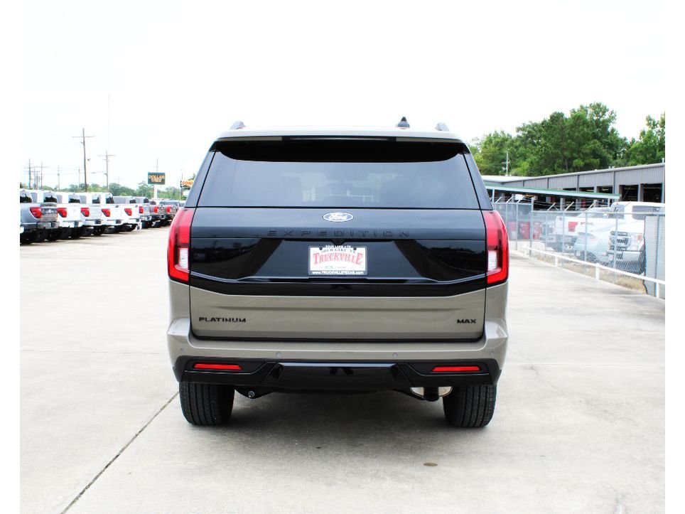 New 2027 Marsh Gray Ford Platinum image 24