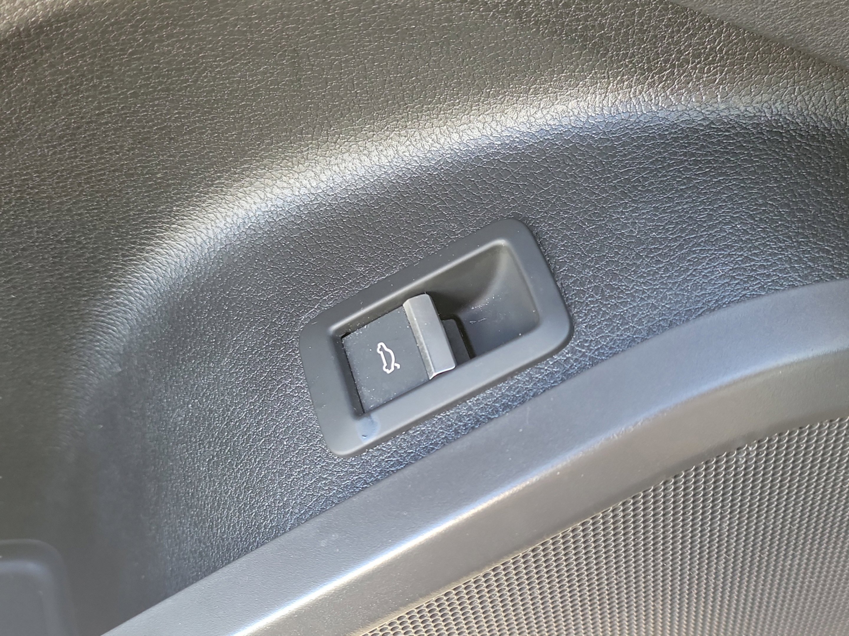 Used 2019  Audi Premium image 16