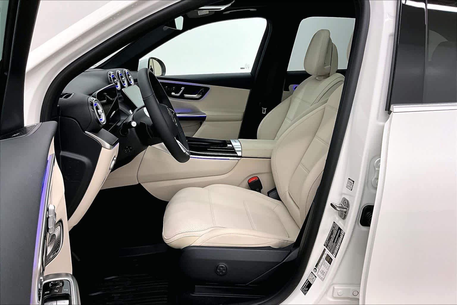 New 2026 Polar White Mercedes-Benz GLC 300 image 9