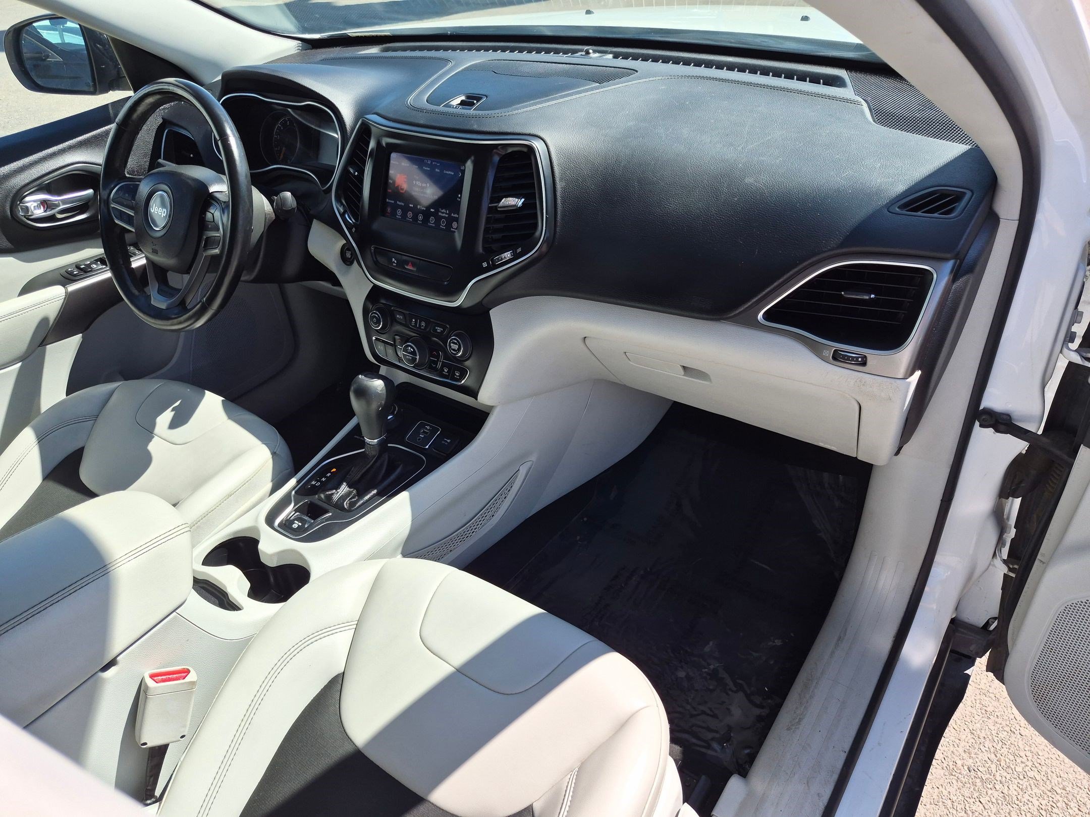 Used 2020 Bright White Clearcoat Jeep Latitude Plus image 30