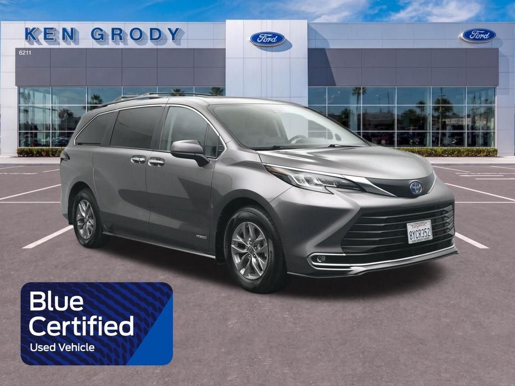 2021 Toyota Sienna XLE 8-Passenger Hybrid FWD's photo
