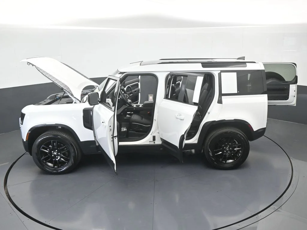 Used 2025 White Land Rover S image 82