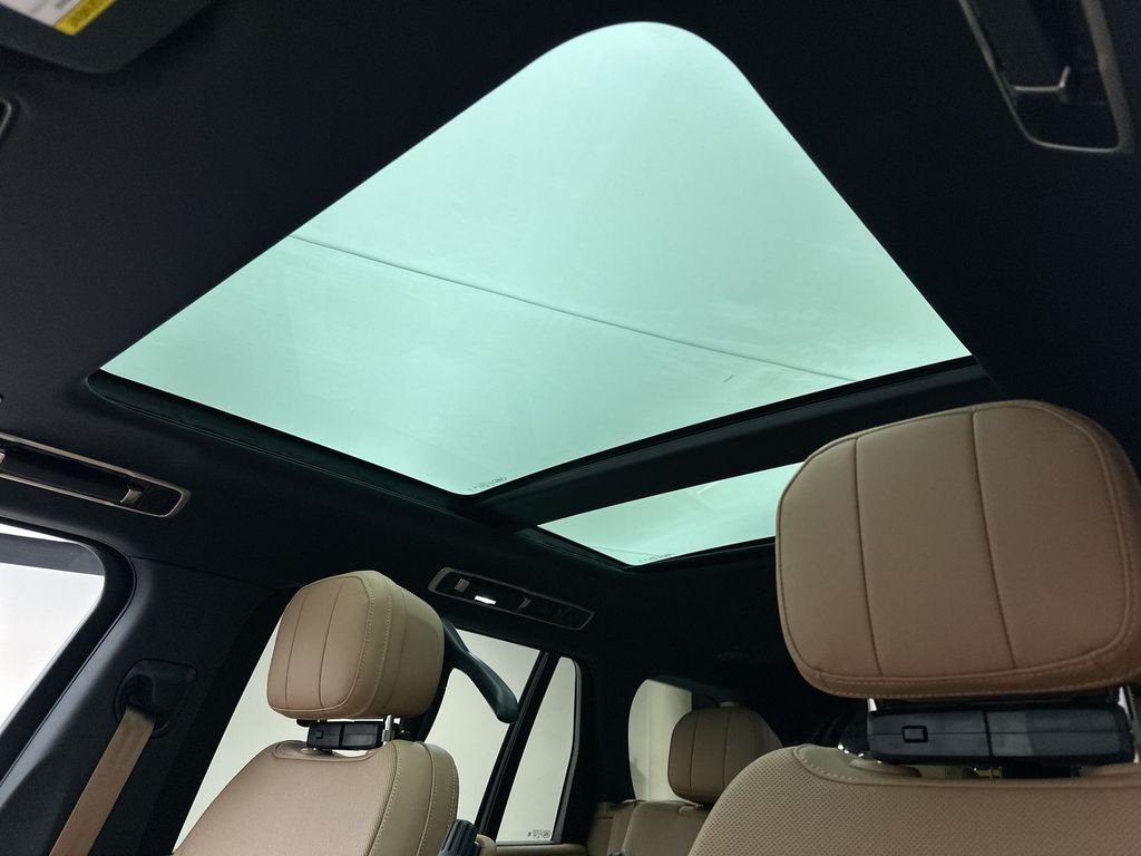 New 2026 Belgravia Green Land Rover SE image 19