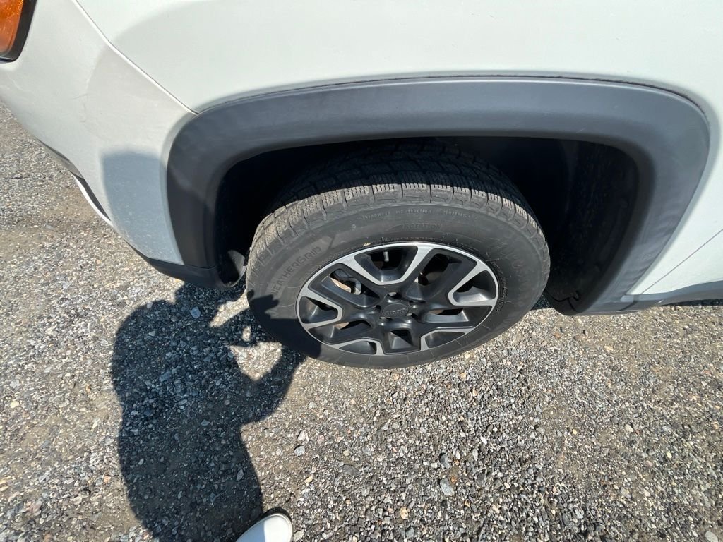 Used 2021 White Jeep Trailhawk image 23