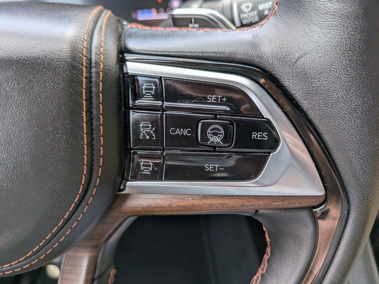 Used 2023 Diamond Black Crystal Pearlcoat Jeep Summit image 27