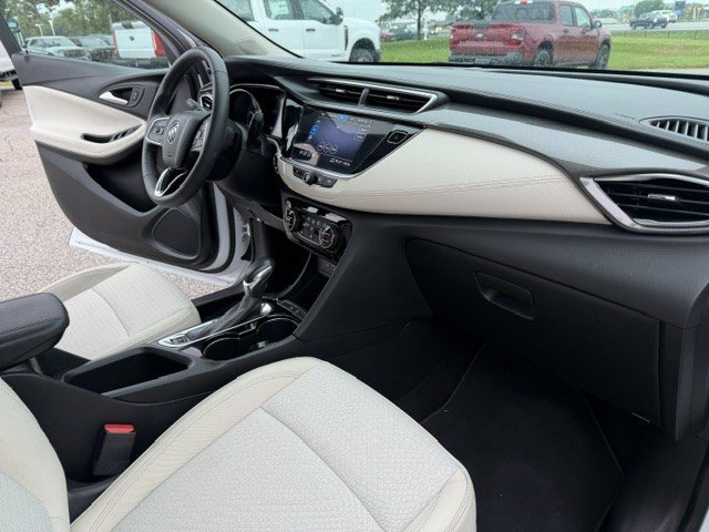 Used 2022 Summit White Buick Select image 35