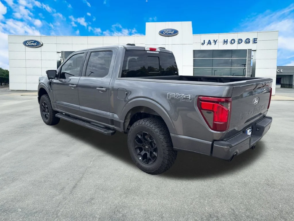 New 2026 Carbonized Gray Metallic Ford XLT image 4