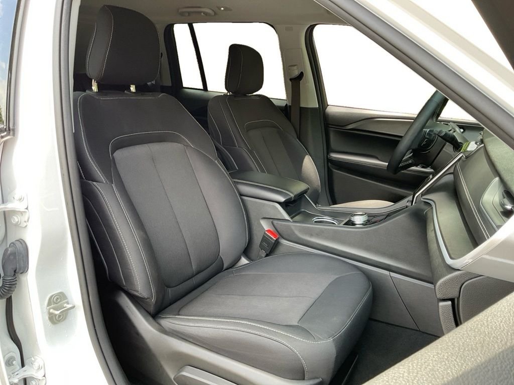 Used 2023 White Jeep Laredo image 24