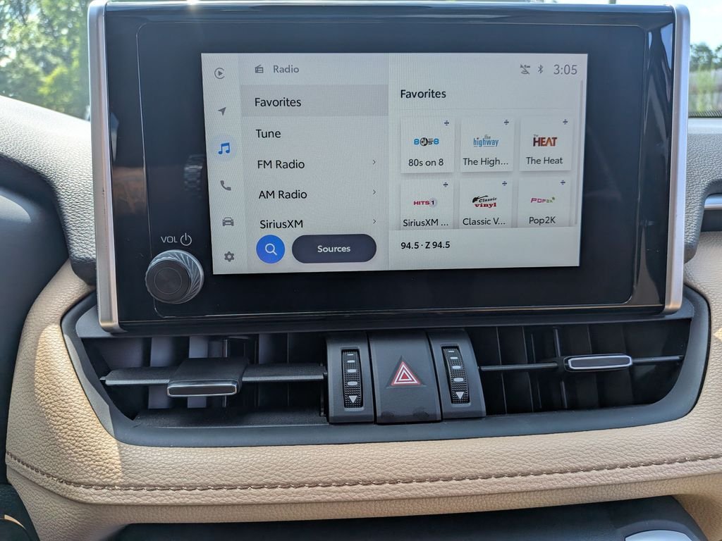 Certified Used 2025  Toyota XLE Premium image 20