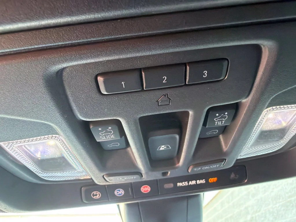 Used 2022 Summit White GMC AT4 image 22