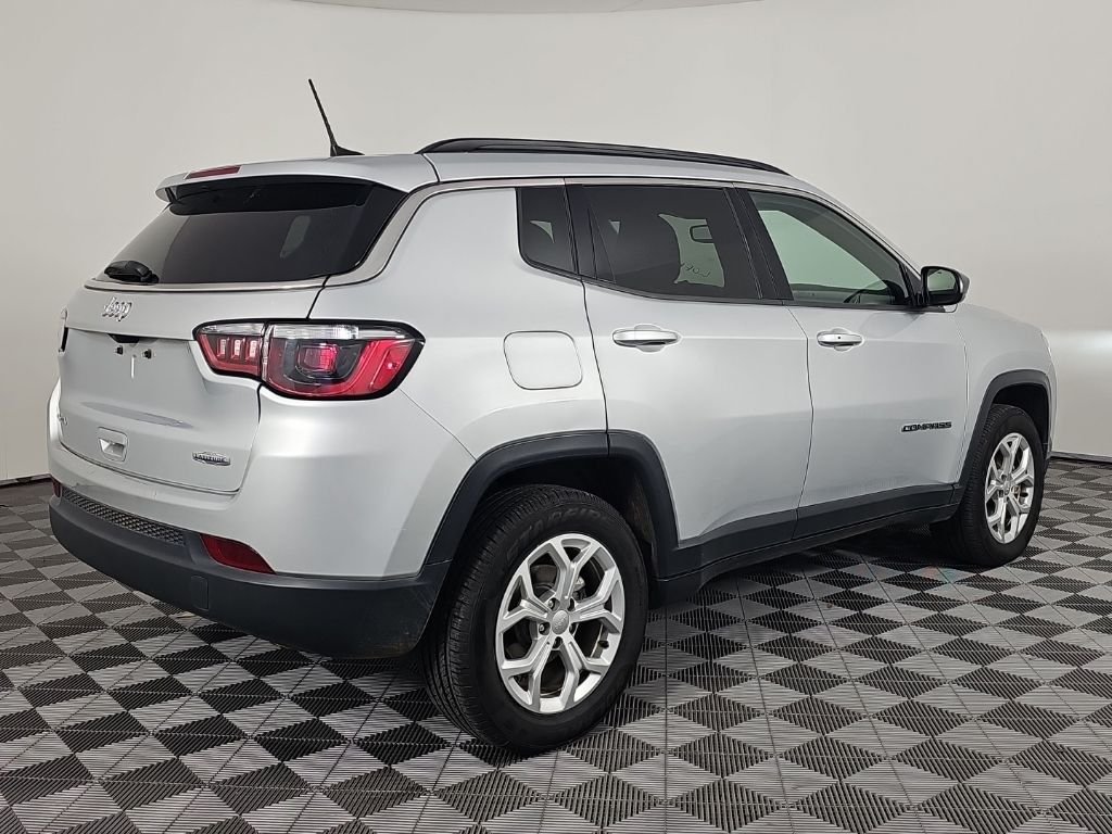 Used 2024 Silver Jeep Latitude image 6