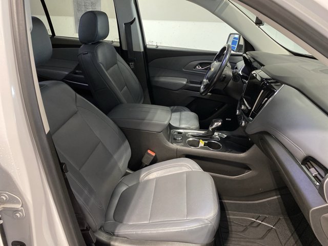 Used 2021 Iridescent Pearl Tricoat Chevrolet Premier image 29