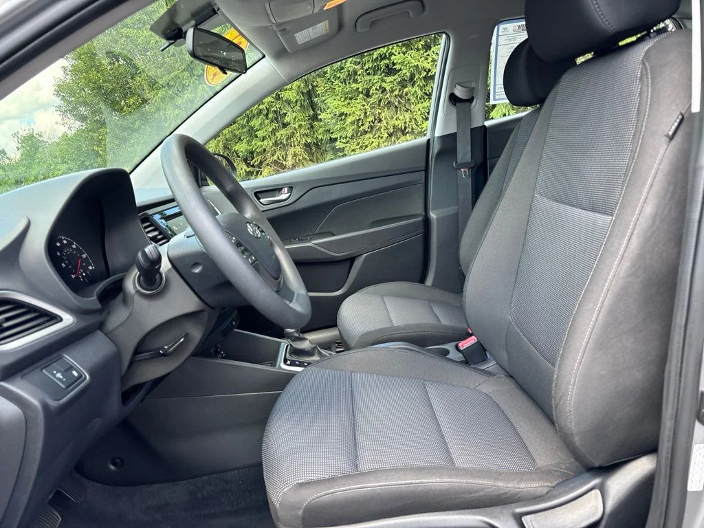 Used 2022 Gray Hyundai SE image 10
