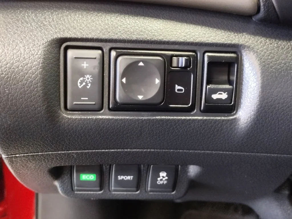 Used 2014 Red Nissan SR image 27