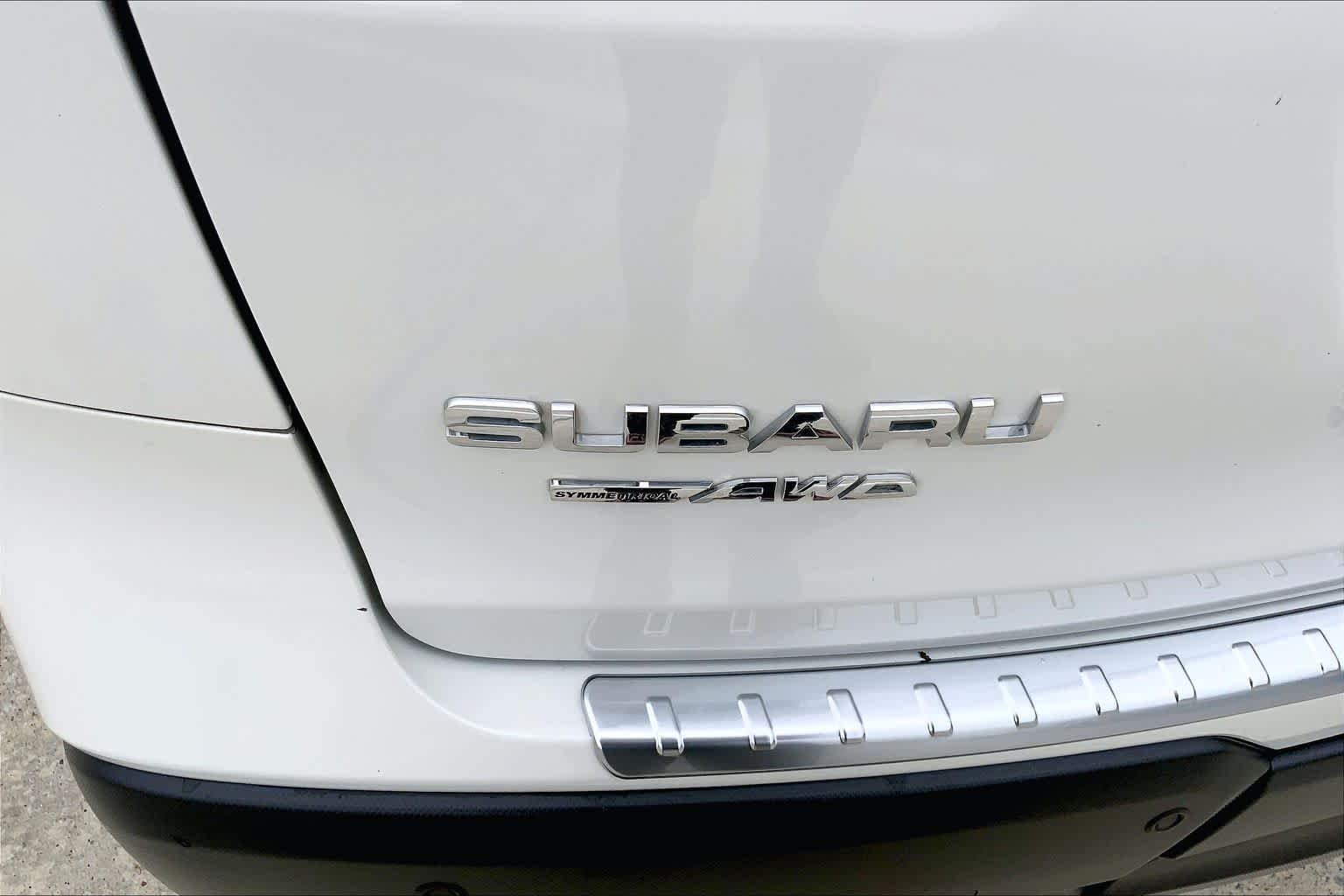 Used 2023 Crystal White Pearl Subaru Premium image 30