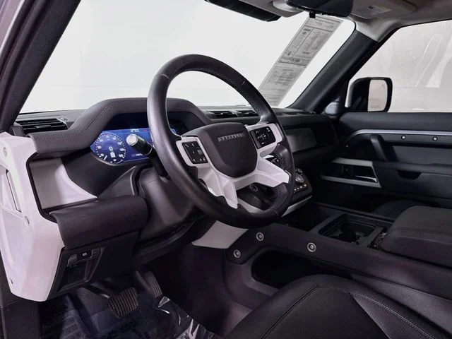 Used 2021 Eiger Grey Metallic Land Rover SE image 9