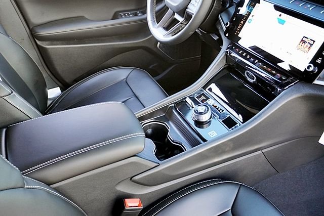 New 2026 Baltic Gray Metallic Clear-Coat Exterior Paint Jeep Limited image 13