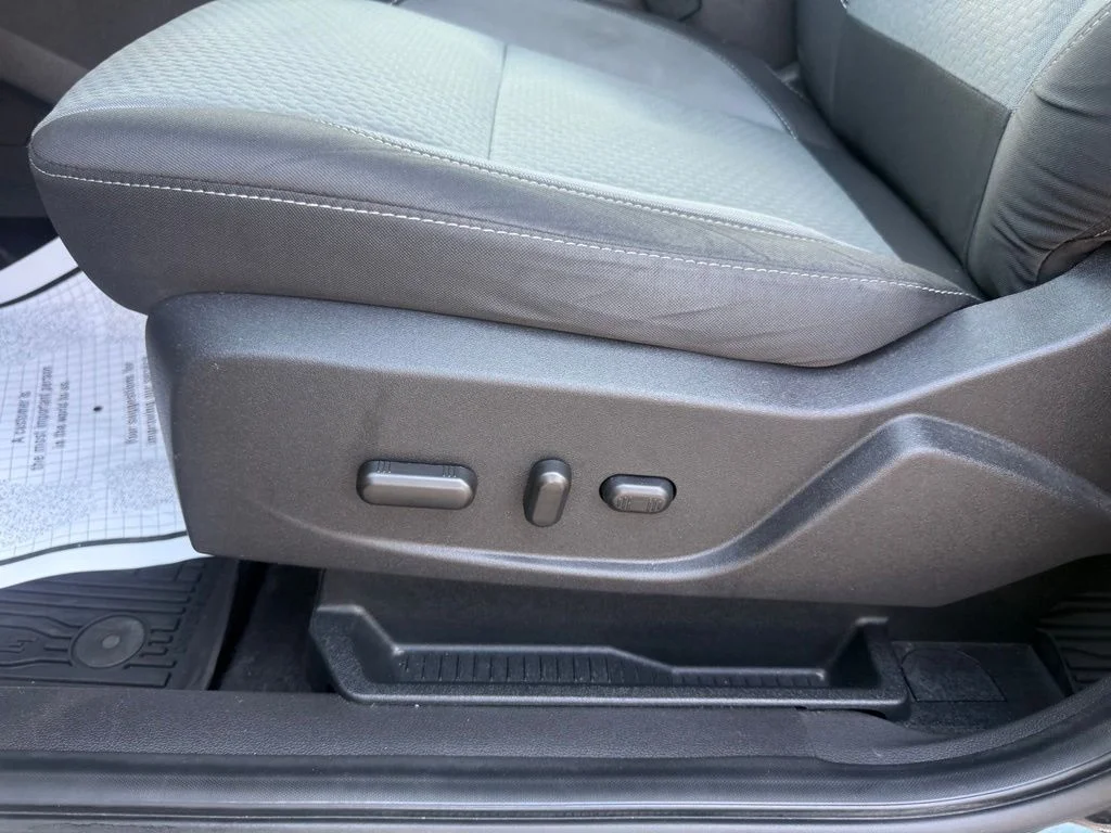 Used 2018 Black Ford SE image 18