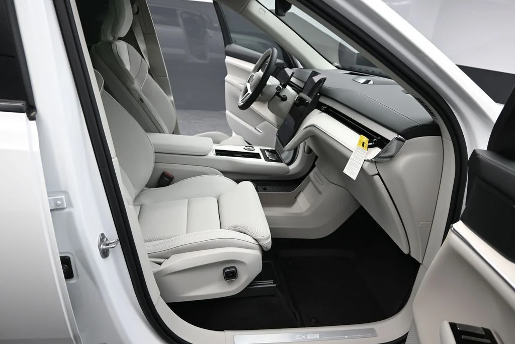 New 2026 Crystal White Volvo Twin Motor Plus image 20