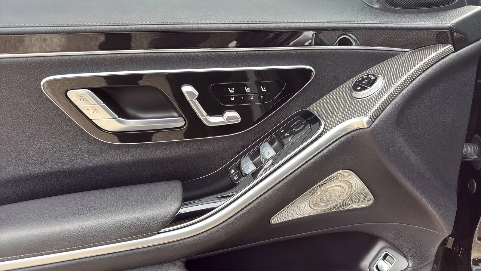 Used 2023  Mercedes-Benz S 500 image 40