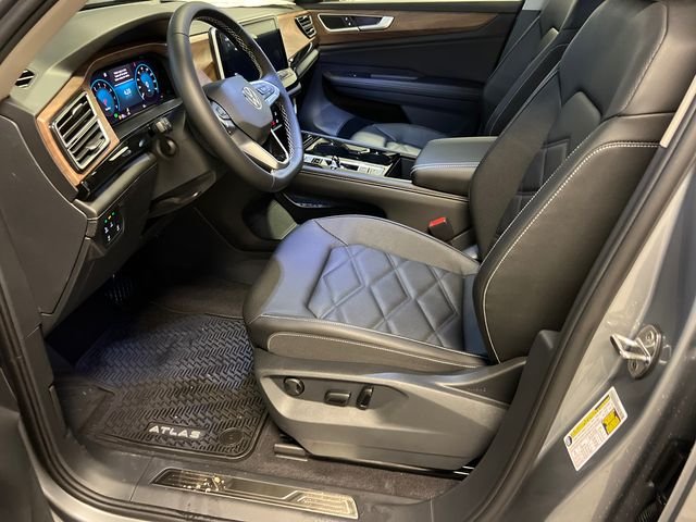 New 2026 Silver Volkswagen 2.0T SE w/Technology image 7
