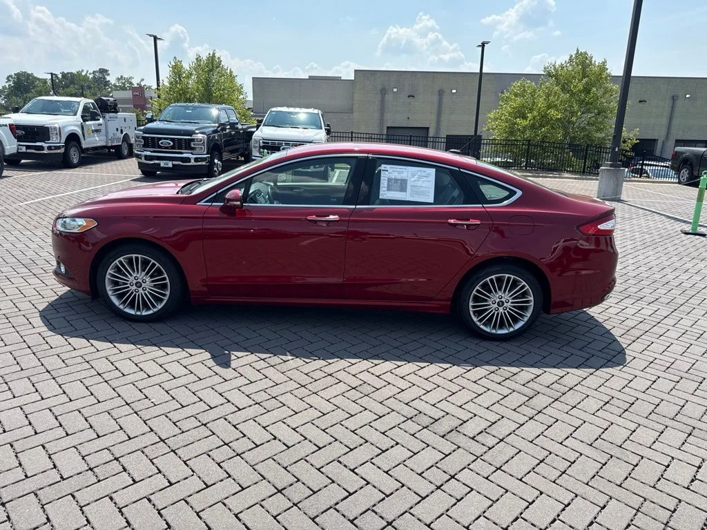 Used 2016 Red Ford SE image 5