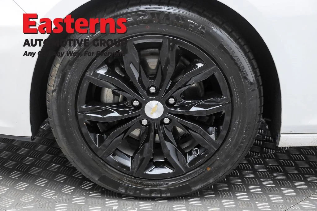 Used 2022 White Chevrolet LT image 31