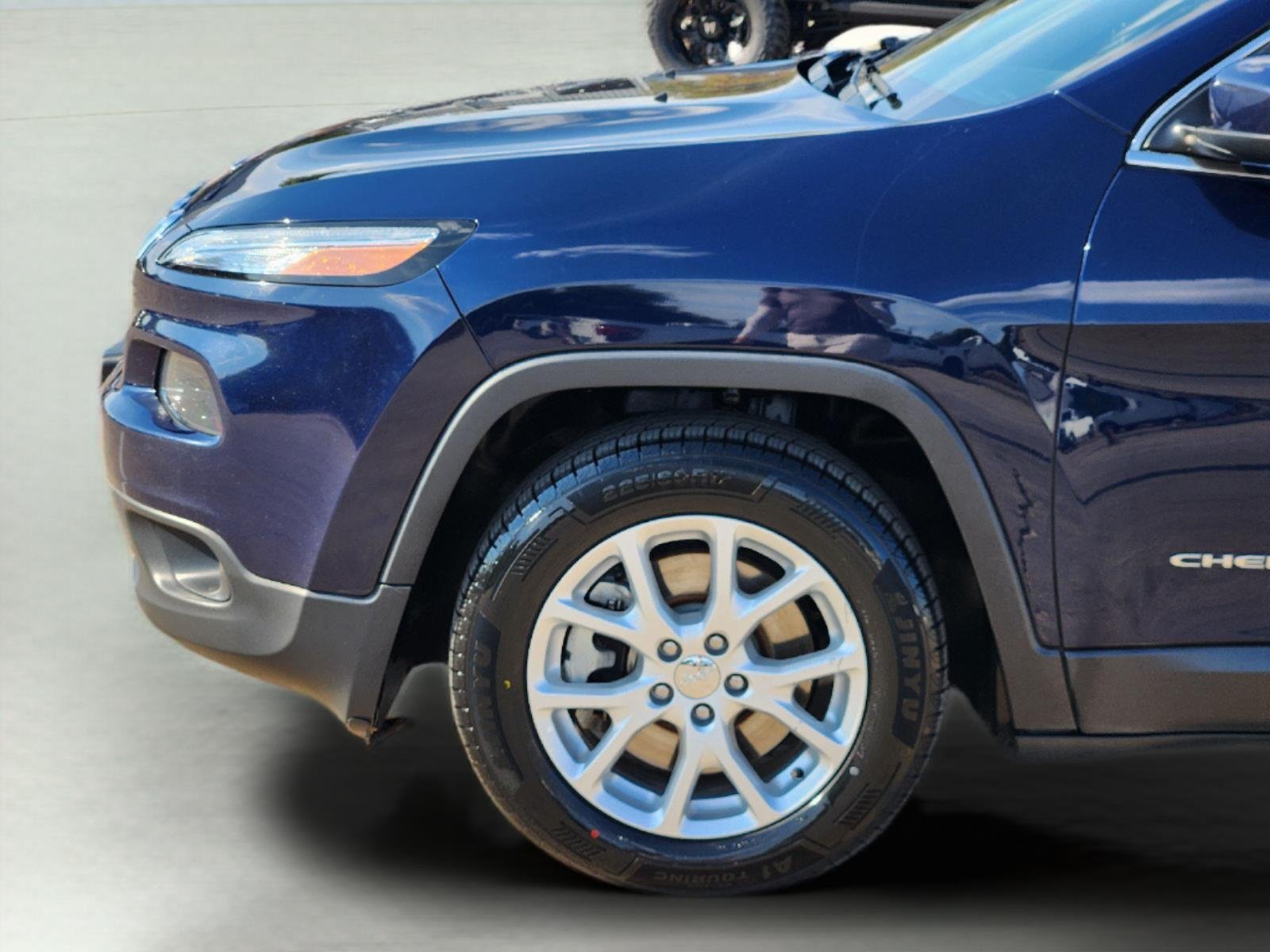 Used 2016 True Blue Pearlcoat Jeep Latitude image 8