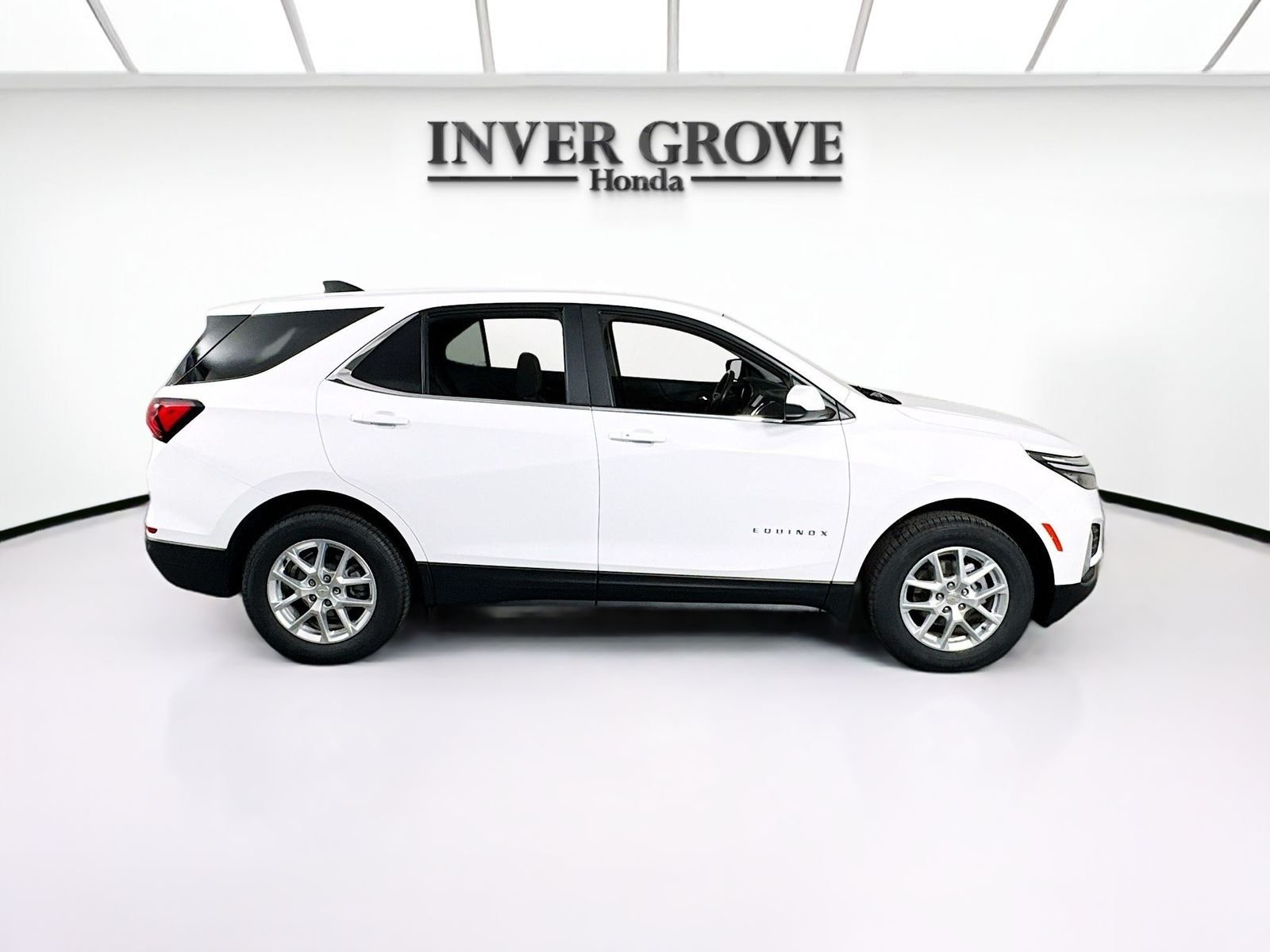 Used 2022 Summit White Chevrolet LT image 4