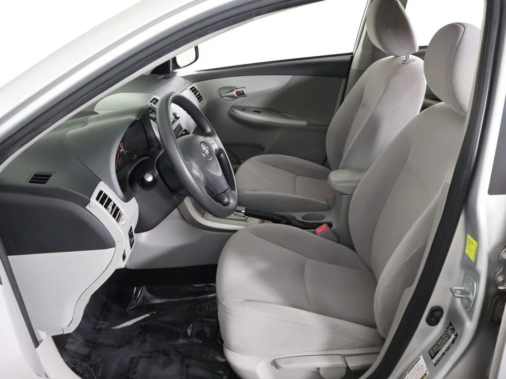 Used 2011 Silver Toyota LE image 23