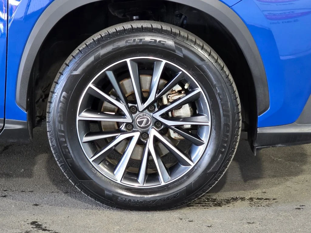 Used 2023  Lexus 250 Premium image 4