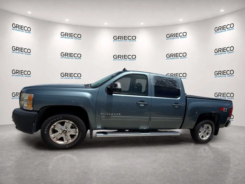 Used 2011 BLUE GRANITE METALLIC Chevrolet LT image 4