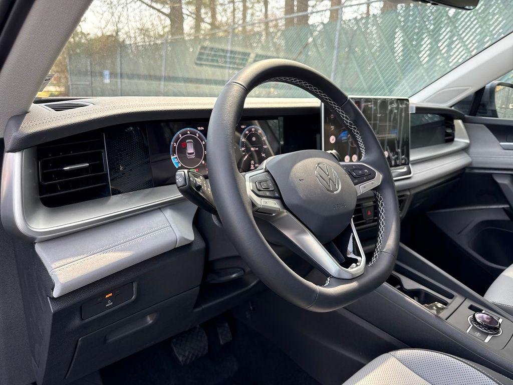 New 2026 Platinum Gray Metallic Volkswagen 2.0T SE image 13