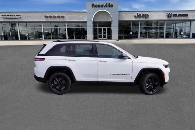 New 2026 Bright White Clear-Coat Exterior Paint Jeep Limited image 3