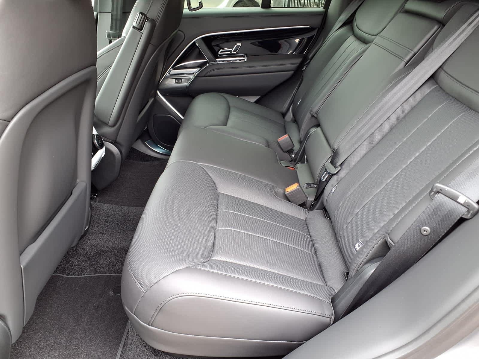 New 2026 Eiger Grey Land Rover SE image 17