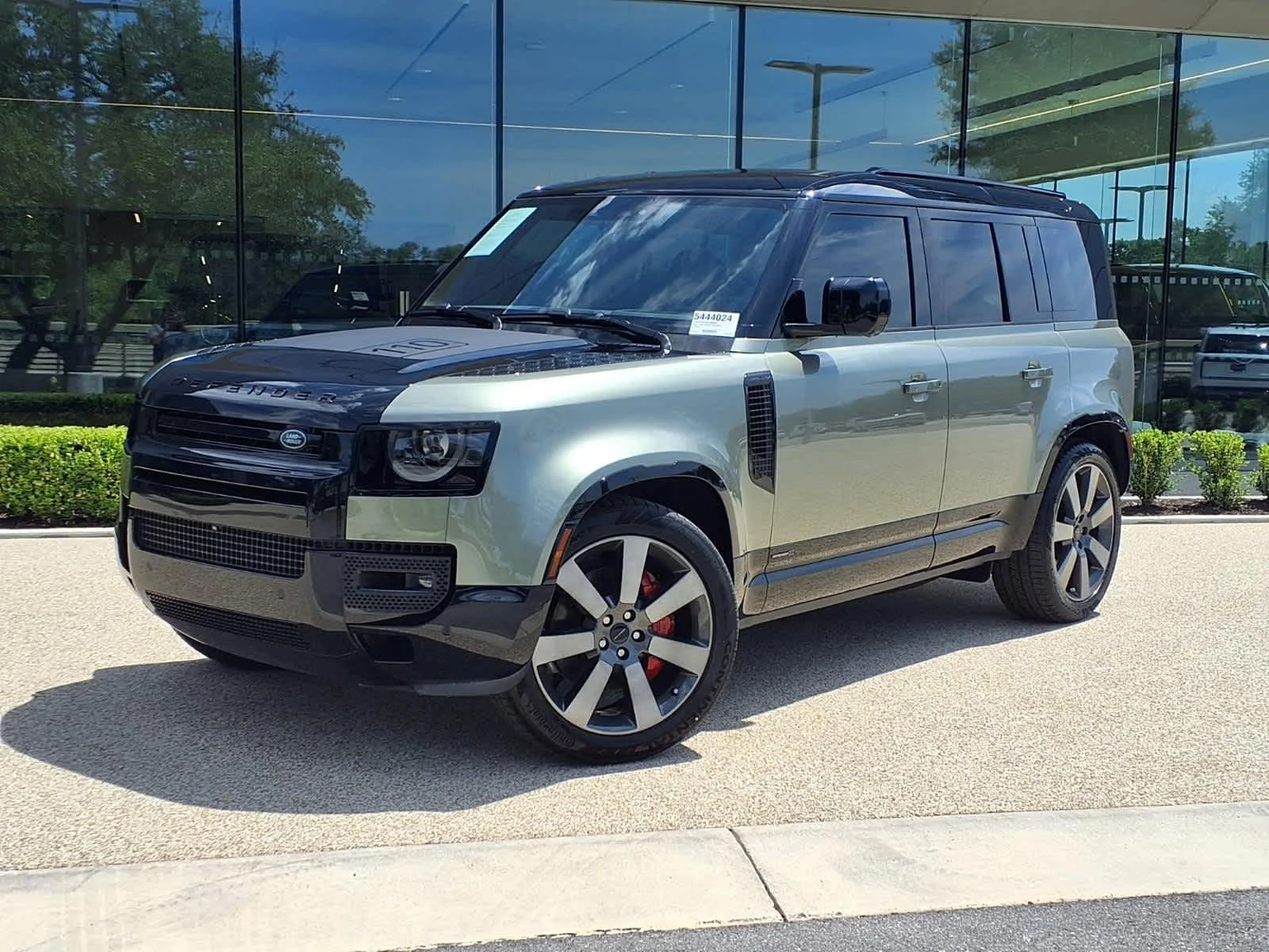 2025 Land Rover Defender 110 X P400's photo