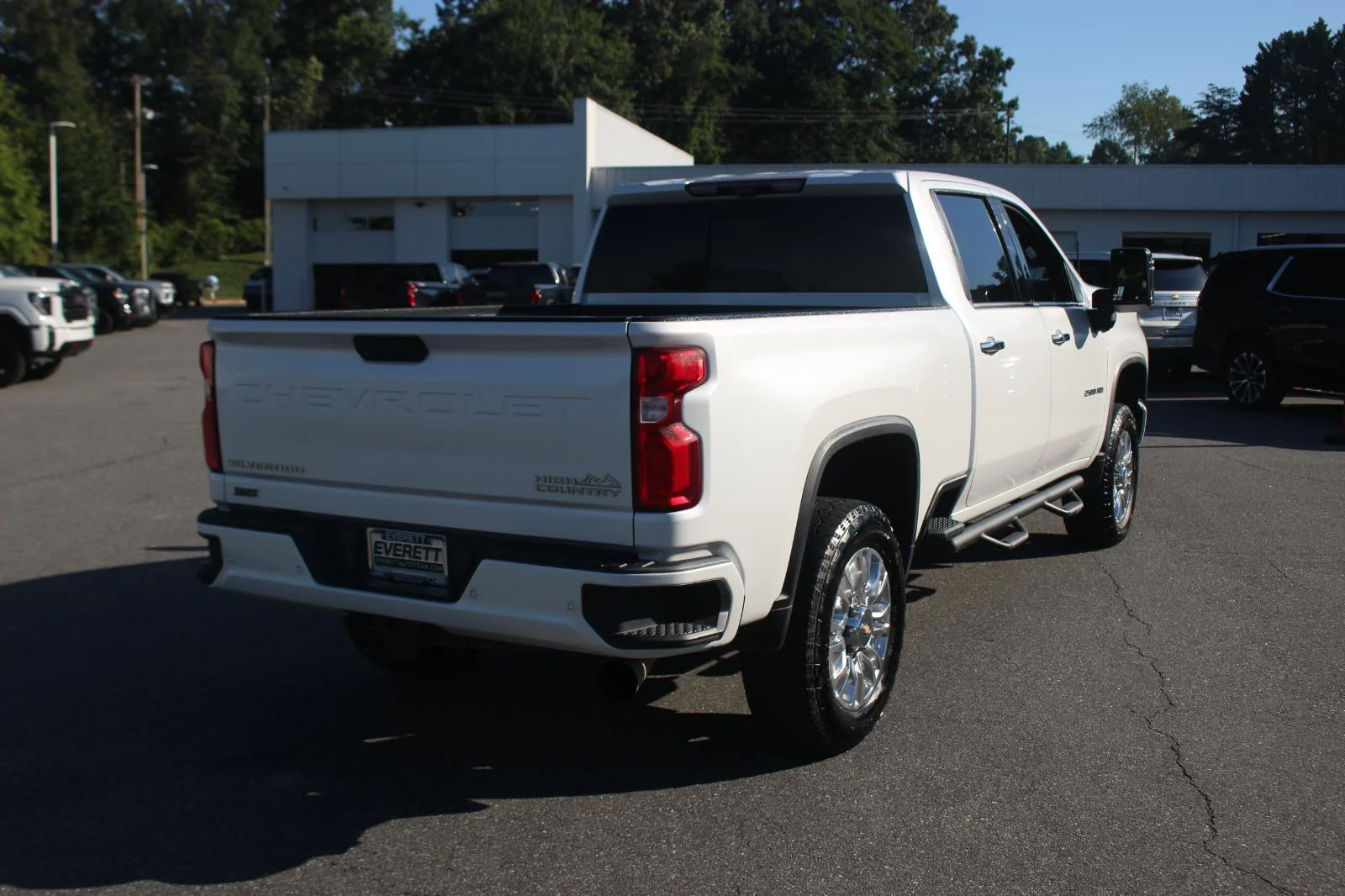 Used 2021 IRIDESCENT PEARL TRICOAT Chevrolet High Country image 10
