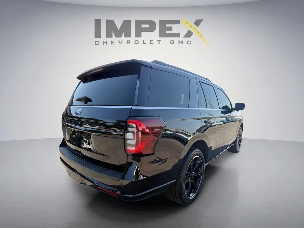 Used 2024  Ford Limited image 5