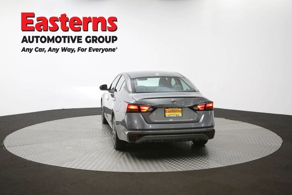 Used 2022 Gray Nissan 2.5 SV image 33