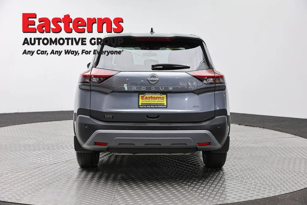 Used 2023 Gray Nissan S image 6