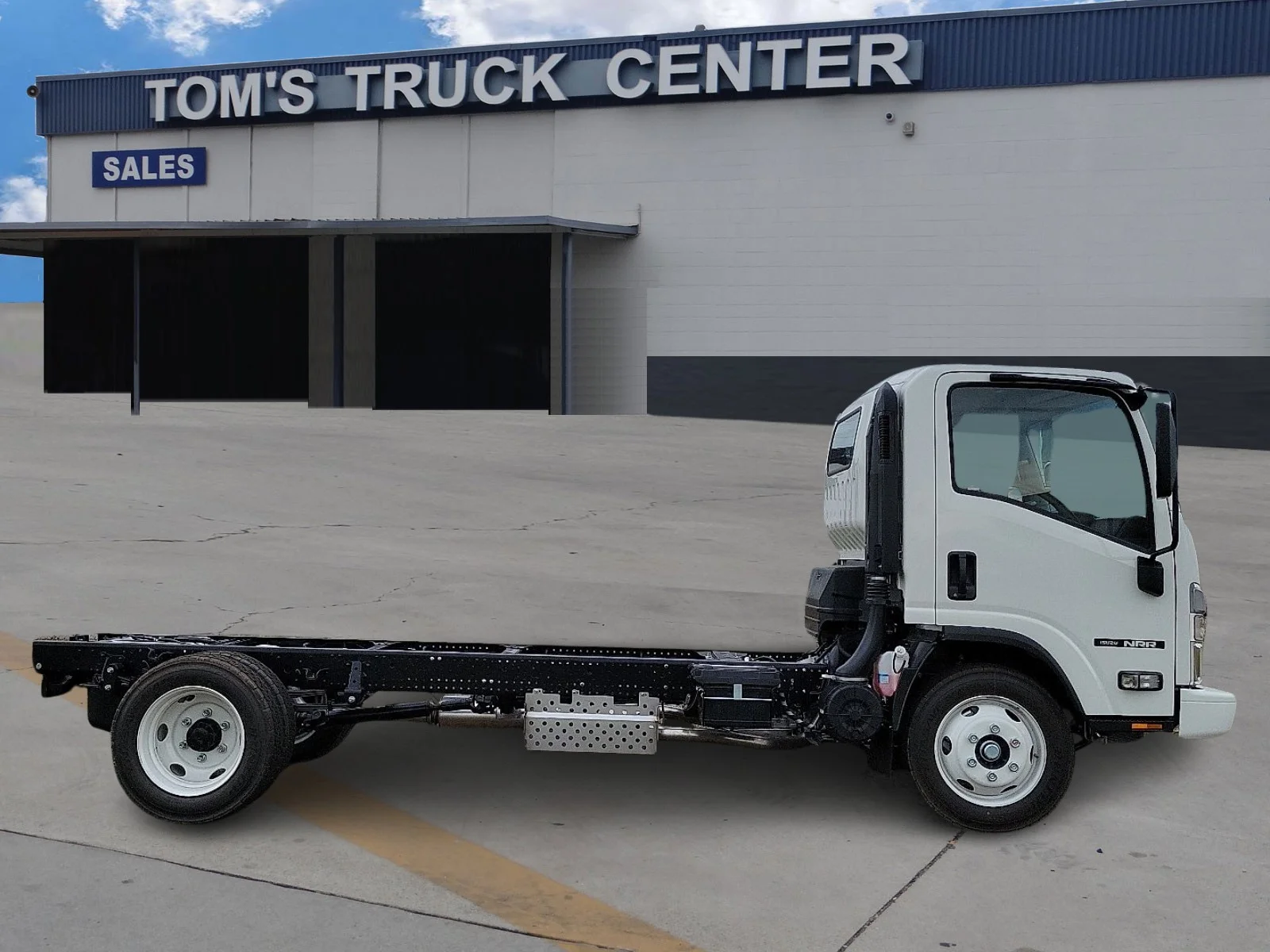 New 2026 ARCTIC WHITE ISUZU  image 2