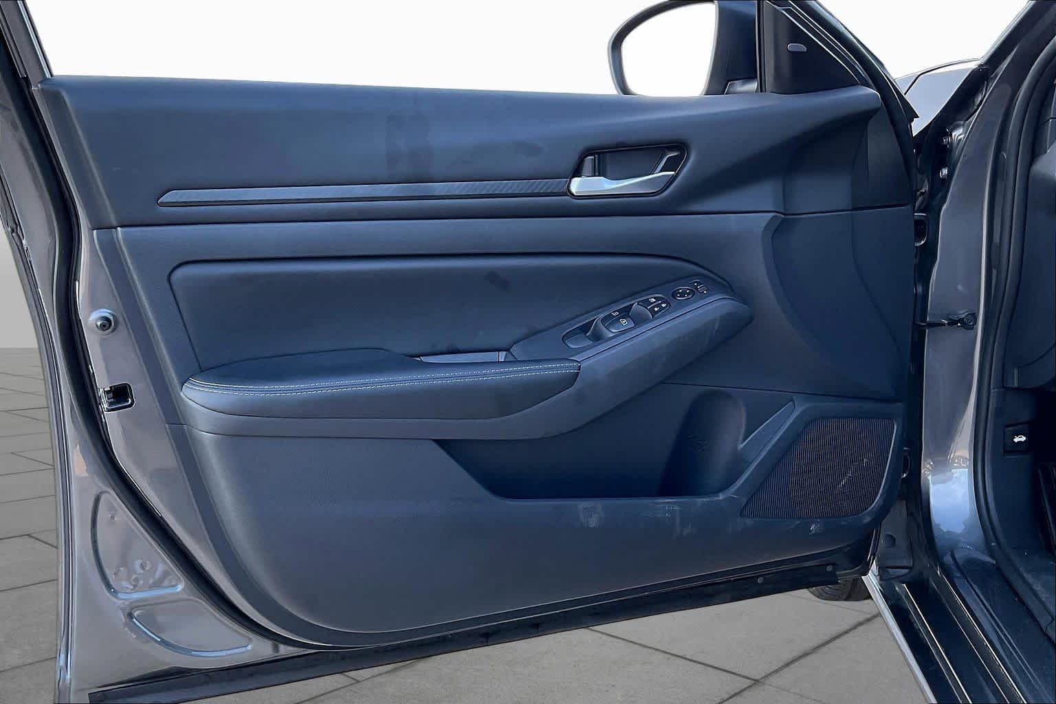 Used 2025 Gun Metallic Nissan SV image 18
