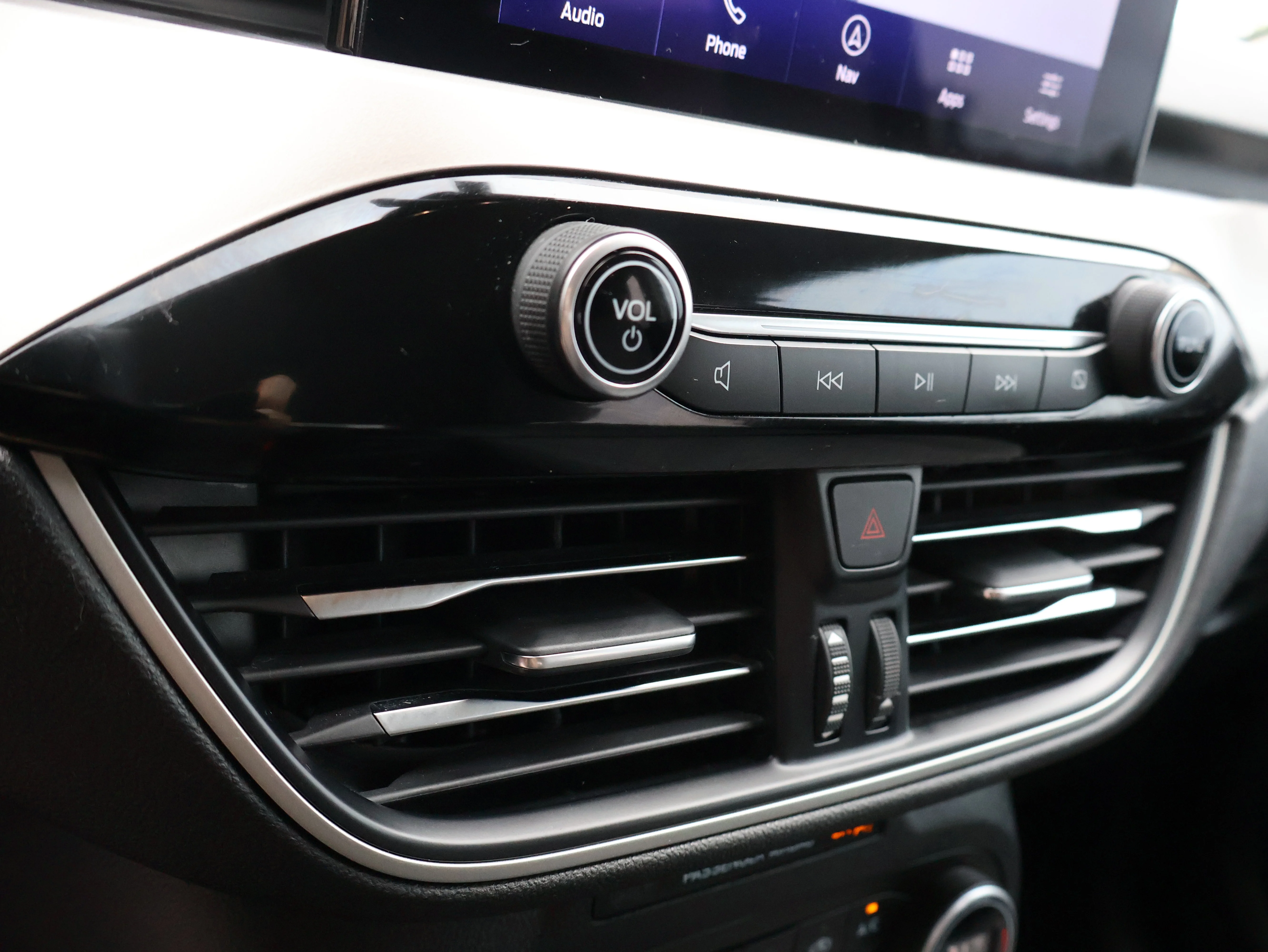 Used 2020 Ingot Silver Metallic Ford SE image 27