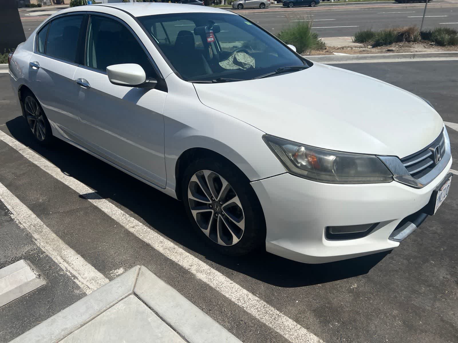 Used 2015 White Honda Sport image 3