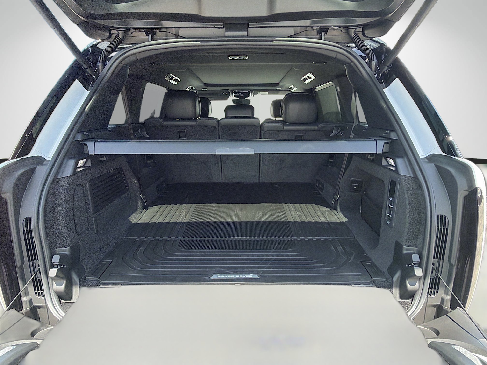 New 2026 Ostuni Pearl White LAND ROVER SE 7 Seats image 11