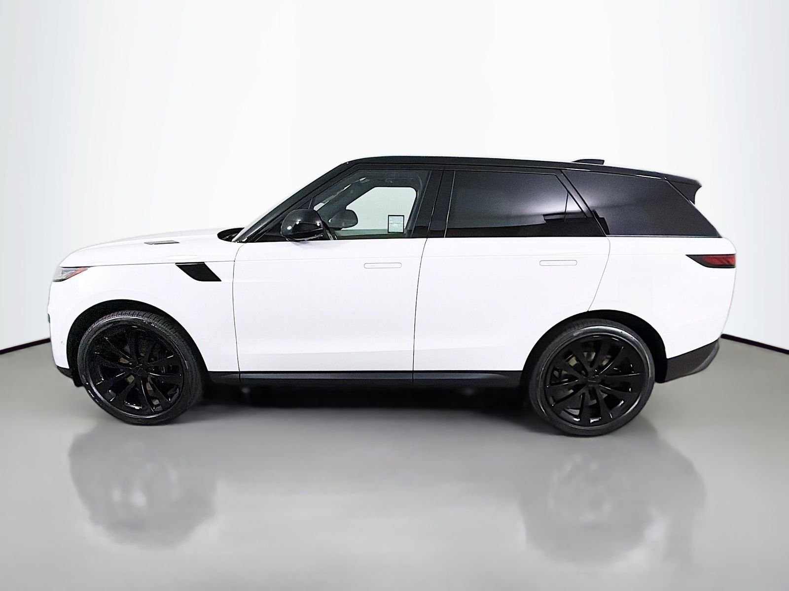 New 2026 Fuji White LAND ROVER SE image 2